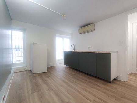 Bureaux à louer - 92 m2 - traversant - Photo 2
