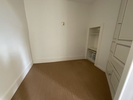 A LOUER - Quartier Palais Jacques Cœur - Appartement de standing de 117m² - Photo 4