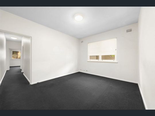 Convenient & Comfort 2-Bedroom Apartment in Strathfield - Photo 1