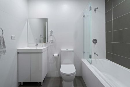 Top Floor Stylish 2 Bedroom Apartment with City Views - Photo 5