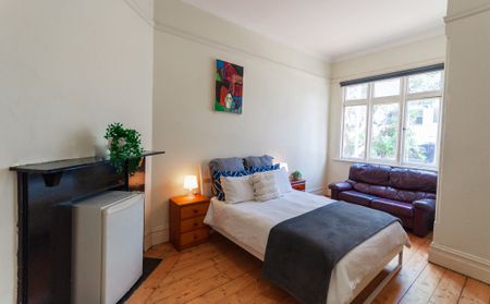 Petersham - Photo 2