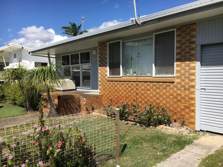 4-bedroom shared studio/granny flat, Coolangatta Road - Photo 3