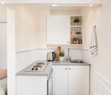 Studio to rent - Photo 1