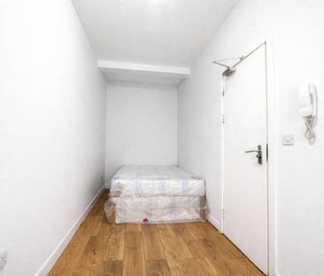 Studio Flat, Ashbourne Parade, W5 - Photo 4
