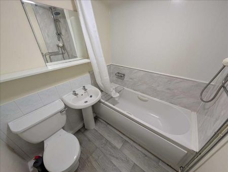 2 bedroom apartment to rent - Photo 2