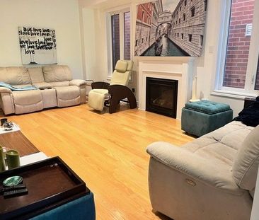 For Lease - 20 Mack Clement Lane, Richmond Hill, Ontario - Photo 3
