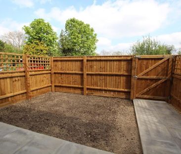 3 bedroom end of terrace house to rent - Photo 4