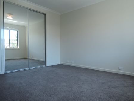 2/8 Lawford Street, BOX HILL NORTH - Photo 3