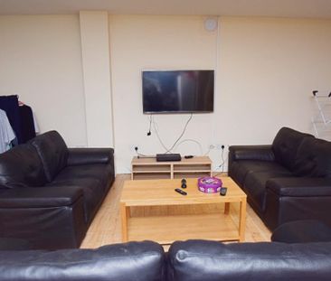 8 bedroom terraced house to rent - Photo 1