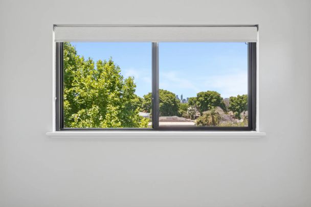 Boutique Top-Floor Applecross Living - Available NOW - Photo 1