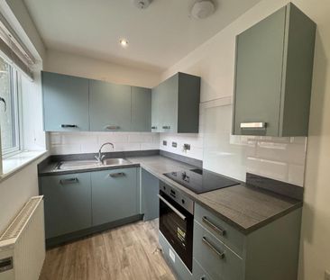 2 bedroom Flat To Let - Photo 2