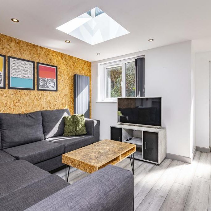 6 bedroom house to rent - Photo 1