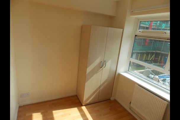 3 Bed Flat, Butterworth Path, LU2 - Photo 1