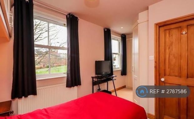 3 bedroom end of terrace house to rent - Photo 1