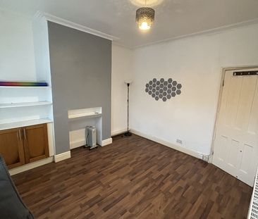 2 Bed Terraced House, Gladys Road, B67 - Photo 2