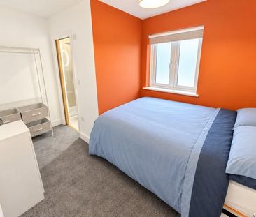 1 bedroom in a house share to rent - Photo 2