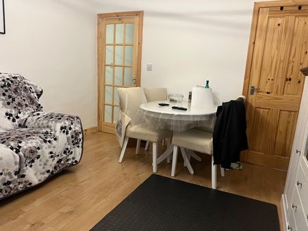 3 Bed End Terrace, Lizmar Terrace, M9 - Photo 2