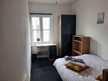 5 bedroom flat share to rent - Photo 2