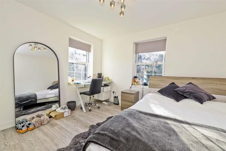 4 bedroom house - detached - Photo 3