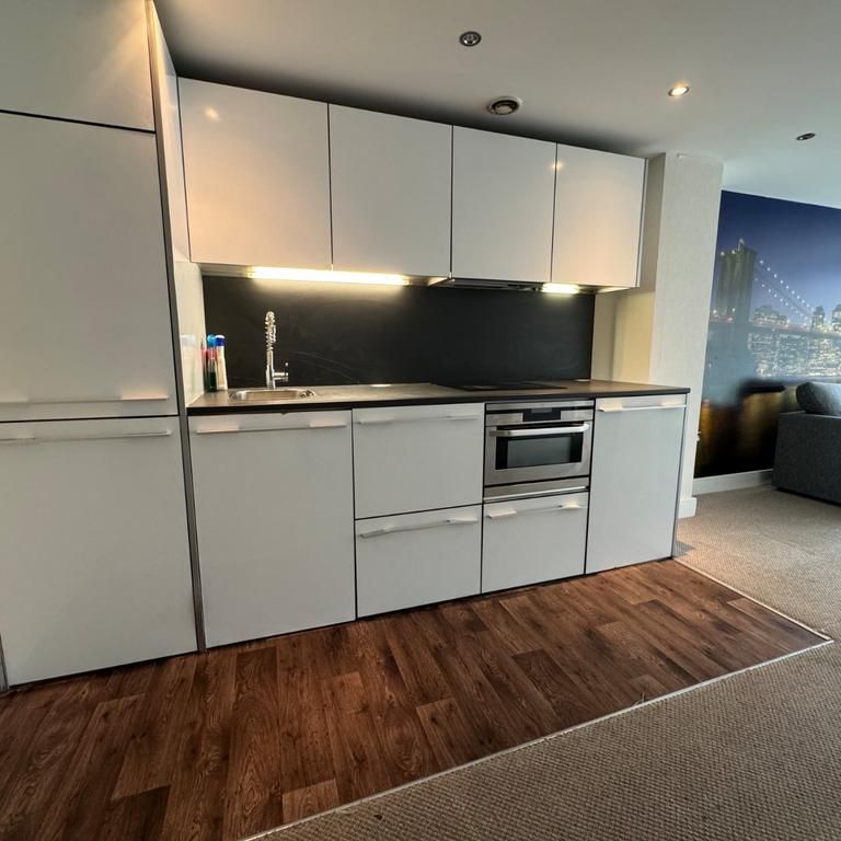 2 bedroom property to rent - Photo 1