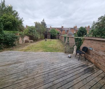 6 Bed Student Accommodation - Photo 3