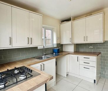 3 bedroom semi-detached house to rent - Photo 6