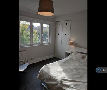 1 bedroom in a house share to rent - Photo 2