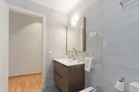 Calle de las Virtudes, Madrid, Community of Madrid 28010 - Photo 4