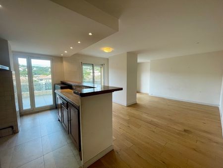 Lumineux et traversant, avec terrasses , en dernier étage - Photo 5