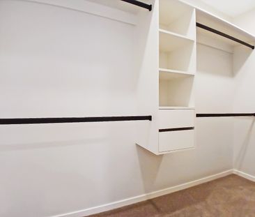 4 Bdrm End Townhouse in Mangere Bridge! - Photo 1