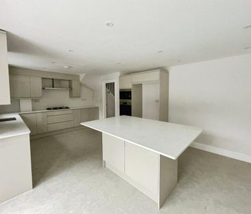 4 bedroom end of terrace house to rent - Photo 5