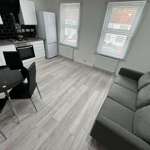 Cromwell Road, Hounslow, TW3 - Photo 1