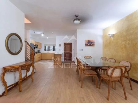 Élégant duplex meublé de 3 chambres en suite avec jardin – Rivière Noire - Photo 3
