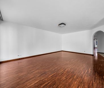 Warszawa, Wilanów, Sarmacka - Photo 2