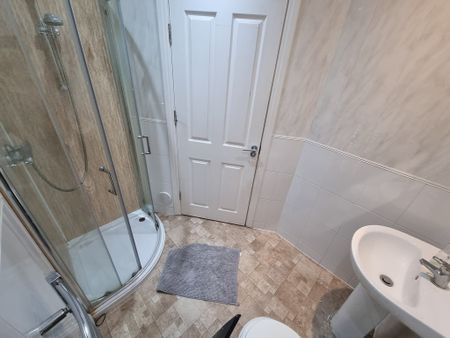 5 Bed Student Accommodation - Photo 5