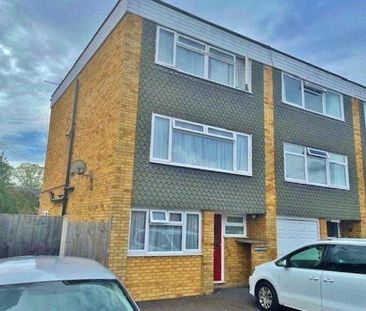 1 bedroom in a house share to rent - Photo 2