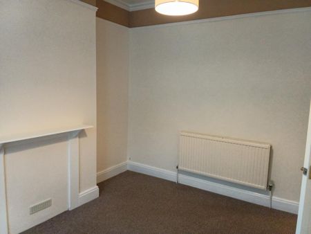 2 bedroom ground floor flat to rent - Photo 3