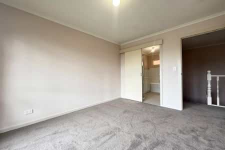 1 Scarborough Square, Mont Albert North - Photo 4