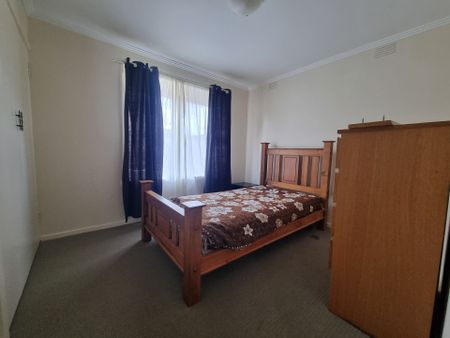 Neat 2 Bedroom Unit in a Great Spot! - Photo 2