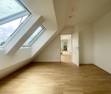 Lichtdurchflutete 2-Zimmer-DG-Wohnung mit Terrasse in U2-Nähe - Photo 3