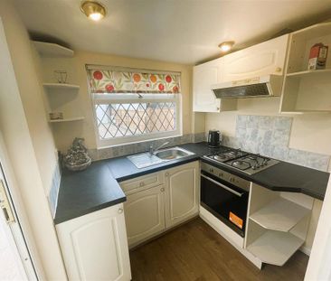 3 bedroom semi-detached house to rent - Photo 4