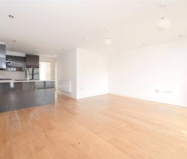 Third Cross Road, Twickenham, Middlesex, UK, TW2 - Photo 2