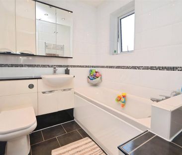 4 bedroom semi-detached house to rent - Photo 6