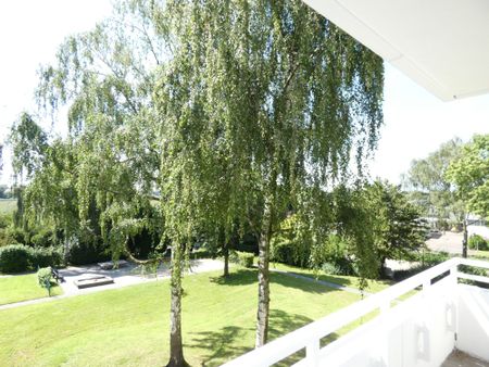 *** Attraktive 3-Zi.-Whg. mit Balkon! Erstbezug nach Sanierung! *** - Photo 3