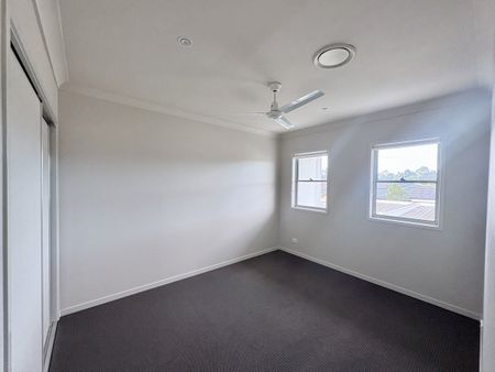 FRESHLY PAINTED & BRAND-NEW CARPETS - Simple and Modern Townhouse Living - Photo 5
