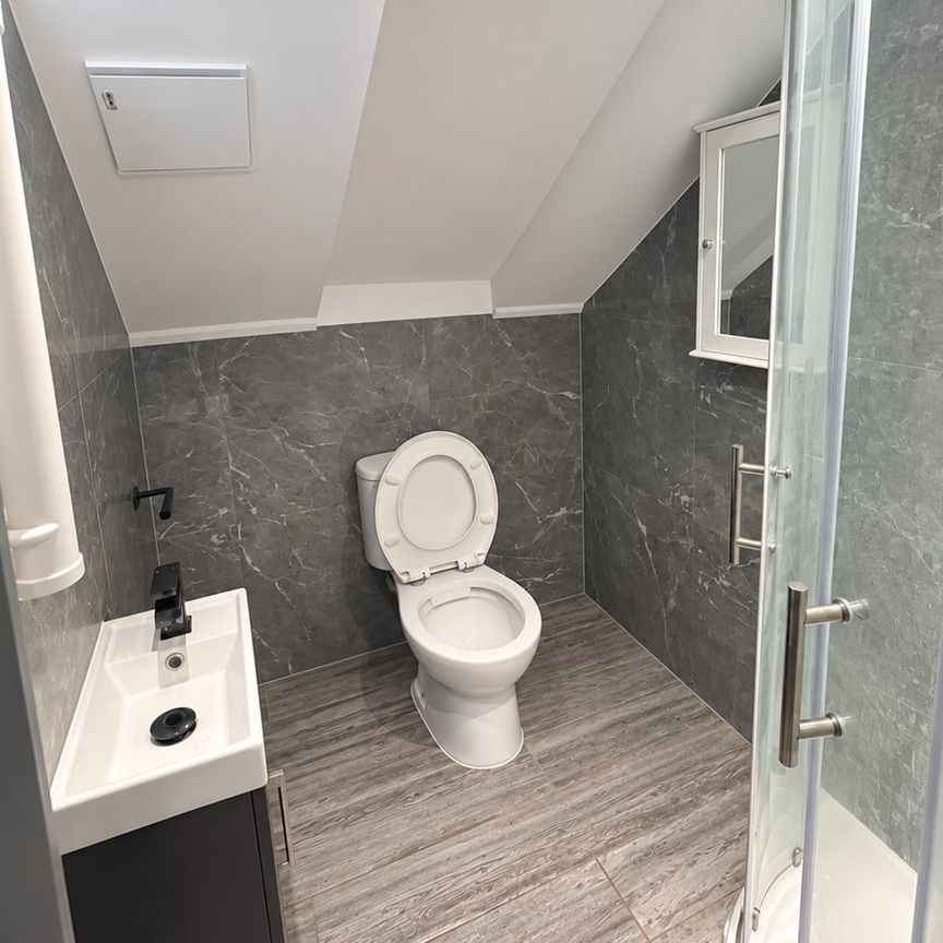 Studio Flat, Brownhill Road, SE6 - Photo 1