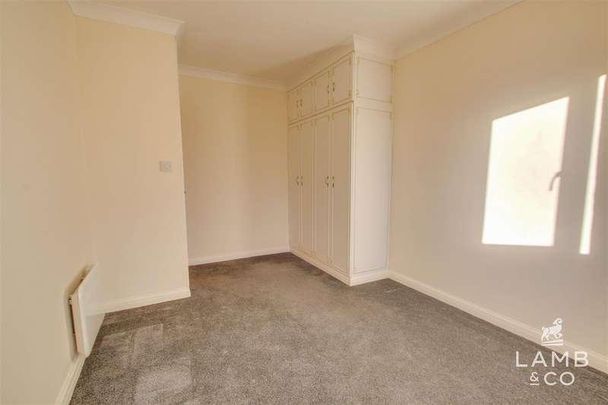 Old Road, Clacton-on-sea, CO15 - Photo 1