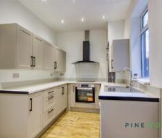 3 BEDROOM House - Terraced - Photo 1