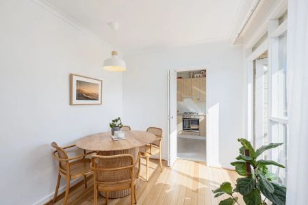 First-Floor Apartment with Sunny Balcony – Water Included! - Photo 5