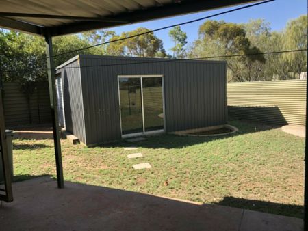 4 Bedroom, 2 Bathroom House in Larapinta with Outdoor Entertaining - Photo 4